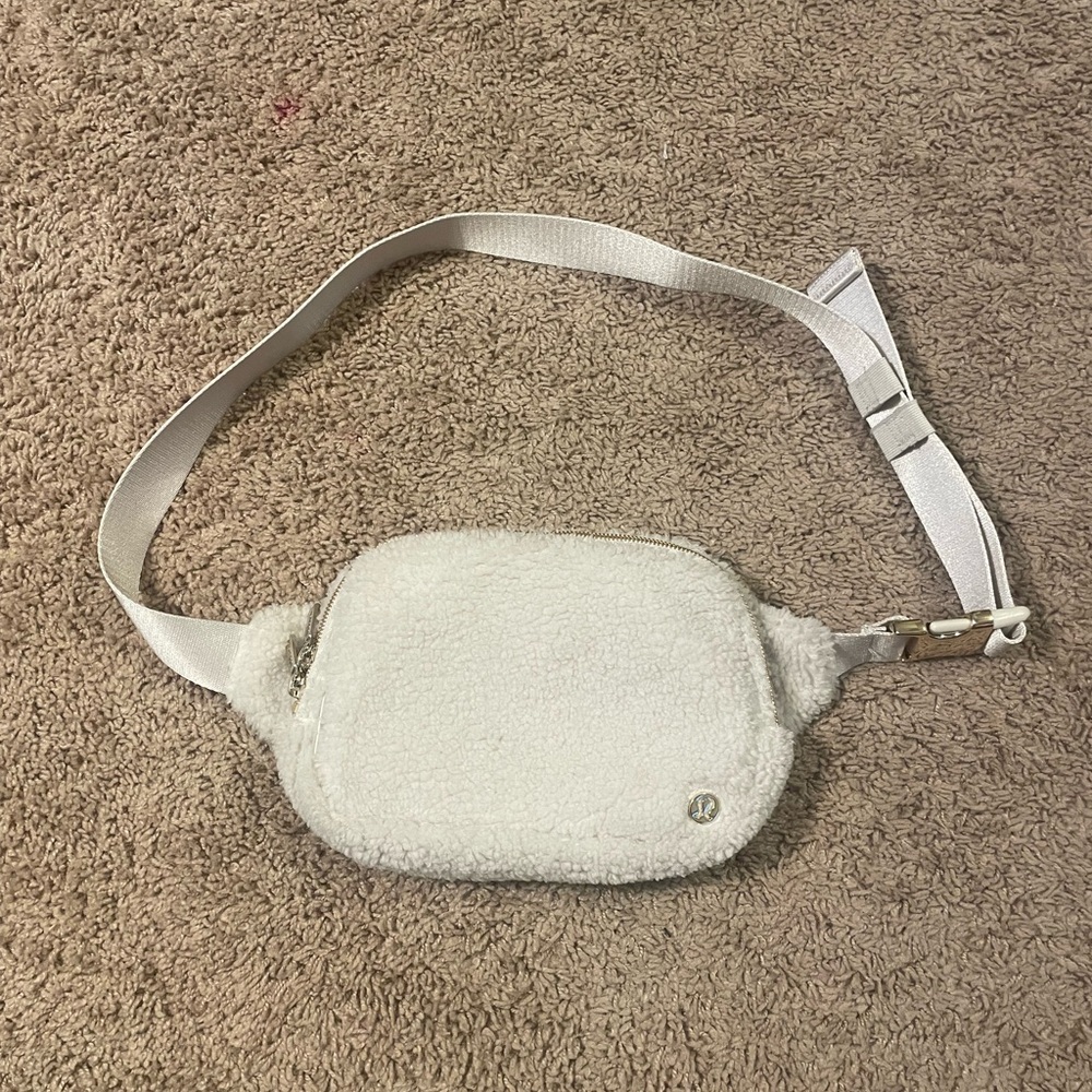 Like-New Lululemon Everywhere Belt Bag Large Fleece 2L